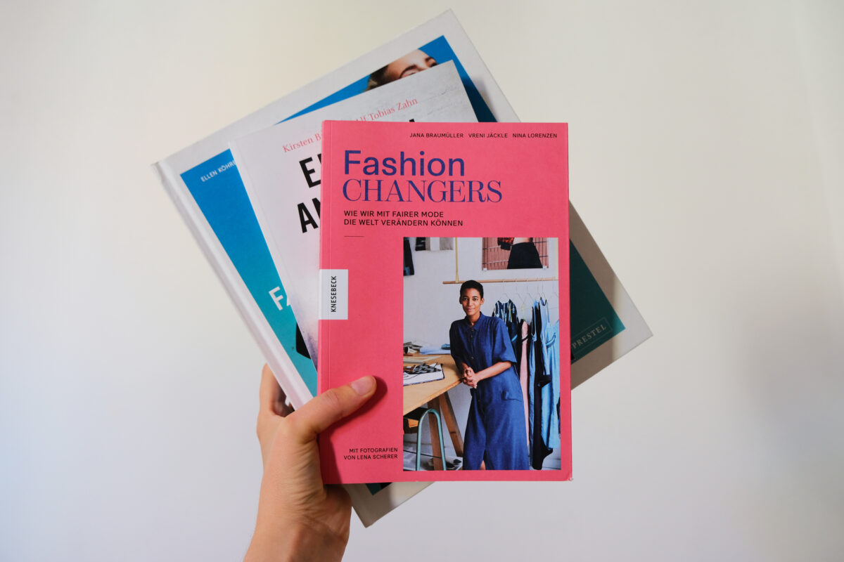 Drei Bücher, darunter das Fashion Changers Buch, Einfach Anziehend und Fashion made Fair